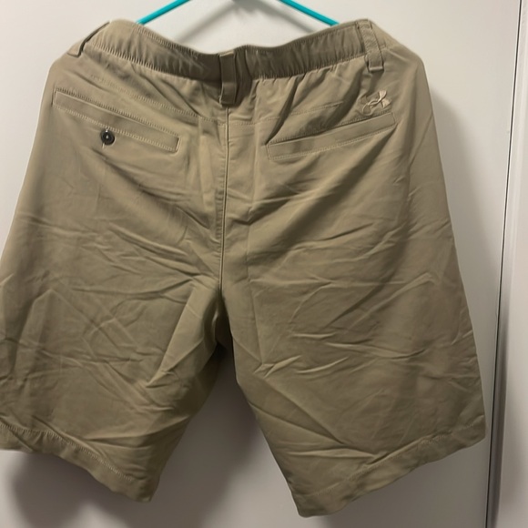 Under Armour Golf Shorts - Picture 4 of 4
